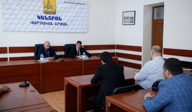 Երևանի քաղաքապետը և Կենտրոն վարչական շրջանի ղեկավարը աշխատակազմի ներկայացուցիչների հետ քննարկել են նորարարական ծրագրերին առնչվող հարցեր