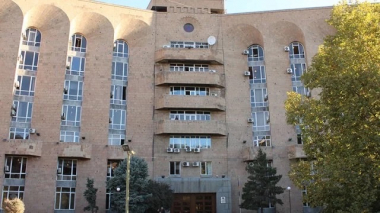  Կառավարության 3-րդ շենքի աշխատակիցները անարգել հեռանում են շենքից