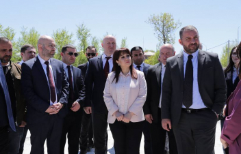 Մինչև 2026 թ. Գյումրիում, Արարատում և Սյունիքում արդյունաբերական 3 գոտի կստեղծվի. Վահան Քերոբյանն այցելել է Շիրակի մարզ