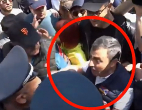 Իշխան Սաղաթելյանը սադրում է ոստիկաններին, փորձում է բախում հրահրել (տեսանյութ)