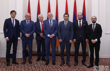 Հակոբ Արշակյանը Յիրժի Ռուժիչկայի հետ քննարկել է Ադրբեջանում գտնվող հայ ռազմագերիների ազատ արձակման հարցը