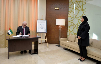 Վահագն Խաչատուրյանը գրառում է կատարել Արաբական Միացյալ Էմիրությունների դեսպանատանը բացված սգո մատյանում