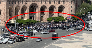 Ցուցարարների փոքրաթիվ բողոքի ակցիան՝ Մարիոթ հյուրանոցի առջև