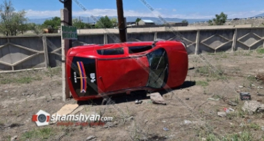 Արմավիրի մարզում Opel-ը դուրս է եկել երթևեկելի գոտուց և կողաշրջված հայտնվել դաշտում