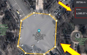 Ֆրանսիայի հրապարակի մակերեսը մոտ 6000 քառակուսի մետր է, որտեղ կարող է տեղավորվել առավելագույնը 18,000 մարդ