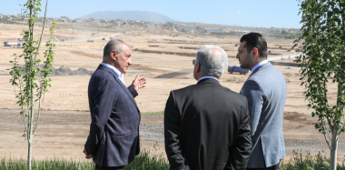 Համբարձում Մաթևոսյանը ծանոթացել է Երևանի Տիչինայի փողոցին և Հյուսիս-հարավ մայրուղուն հարող թաղամասում մեկնարկած քաղաքաշինական ծրագրին