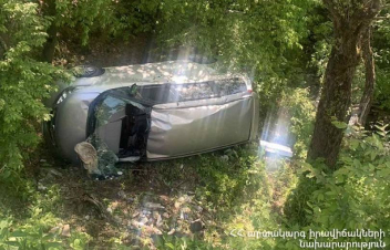 Գյուլագարակ-Վանաձոր ճանապարհին ավտոմեքենան ընկել է ձորը