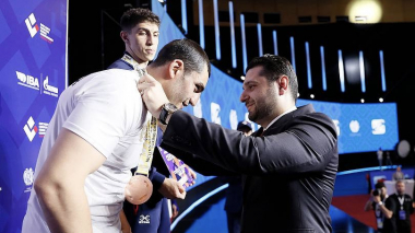 Պատիվ ունեցա պարգևատրելու մեր հավաքականի բրոնզե մեդալակիր Նարեկ Մանասյանին. փոխվարչապետ