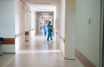 Ժամը 21:20-ի դրությամբ «Հերացի» համալսարանական հիվանդանոց է տեղափոխվել 10 տուժած