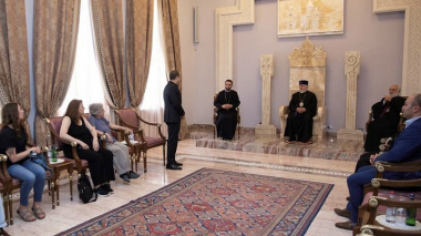 Գարեգին Բ-ն ընդունել էՄարդու իրավունքնեի և պատերազմի հետևանքների մասին միջազգային համաժողովի անդամներին