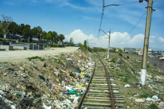 ՀԿԵ-ն և Երևանի քաղաքապետարանը տոննաներով աղբ են հանել երկաթուղային գծերից