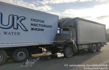 Երևան-Մեղրի ավտոճանապարհին «Կամազ» մակնիշի բեռնատարը բախվել է կայանած կցորդիչով ավտոմեքենային. կա տուժած