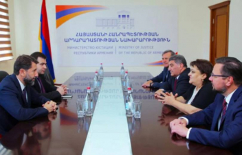 ԵԱՏՄ դատարանի դատավորները Անդրեասյանին են ներկայացրել թվայնացման ոլորտի ձեռքբերումները