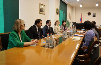 Քննարկվել են էկոկրթական համատեղ ծրագրերի իրականացման հնարավորությունները. Հակոբ Սիմիդյանն ընդունել է Քրիստին Վայգանդին