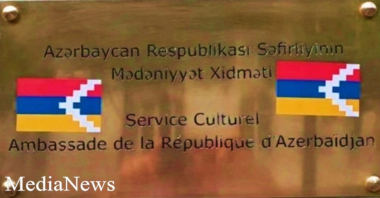 Փարիզում՝ Ադրբեջանի հյուպատոսության ցուցանակին, փակցվել է Արցախի դրոշը․ դիմել են ոստիկանություն