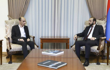 Արարատ Միրզոյանն ու Արտակ Բեգլարյանը քննարկել են պատերազմի հետևանքով առաջացած հումանիտար հարցերի հաղթահարման ընթացքը