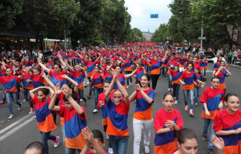 Ստացի՛ր քո եռագույն շապիկն ու միացի՛ր ՀՀ պետական խորհրդանշանների օրվան նվիրված տոնական քայլերթը՝ հուլիսի 5-ին