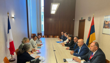 Շիրակի մարզպետի գլխավորած պատվիրակությունը Ֆրանսիայում հանդիպել է Արթիկի քույր քաղաք Վո Ան Վլենի ղեկավարության հետ