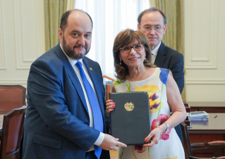 Մարդասիրական գործունեության համար բժիշկ Ակիրա Իշիյաման պարգևատրվել է ՀՀ վարչապետի շնորհակալագրով