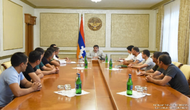 Քննարկվել են վիրավոր ազատամարտիկների սոցիալական խնդիրները. հանդիպում Արցախի նախագահի հետ