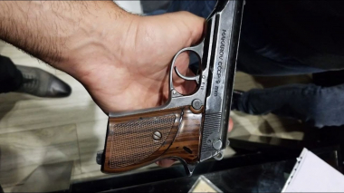 Խուզարկությամբ մեքենայում հայտնաբերվել են զենք ու թմրամիջոց