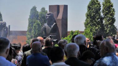 Բացվել է Ջիվան Գասպարյանի կիսանդրին (լուսանկարներ)