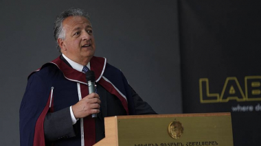 Պարո՛ն Աֆեյան, բարի գալուստ Երևանի պետական համալսարան. Նուբար Աֆեյանին շնորհվել է ԵՊՀ պատվավոր դոկտորի կոչում