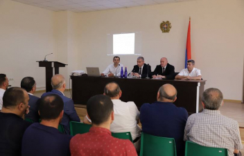 Շիրակի մարզ այցելած Արամ Գուգարացը քննարկել է կադաստրային քարտեզներում հայտնաբերված սխալների ուղղման կարգը