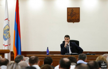 Երևանի քաղաքապետը դժգոհ է գծանշման գործընթացից