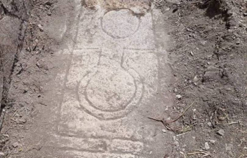 Արցախի Բռի Եղցի վանական համալիրի մաքրման ժամանակ բացահայտվել են մեկ խաչքար ու մեկ տապանաքար՝ իրենց արձանագրություններով