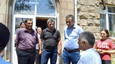 Սյունիքի մարզպետն այցելել է Սիսիան համայնքի բնակավայրեր, հանդիպել վարչական ղեկավարների ու բնակիչների հետ