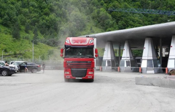 Լարսը կրկին բաց է, իսկ Արմավիրում կամրջի վնասման պատճառով երթևեկությունը մեկ գոտիով է