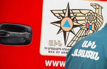 Զովունիում քամուց ծառը շրջվել է գազատար խողովակի վրա