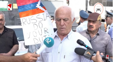 Խաղապա՞հ, թե՞ ագրեսոր․ ՌԴ-ն թող կատարի իր պարտականությունները․ Արցախից տեղահանվածները՝ ՌԴ դեսպանատան դիմաց