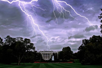 Սպիտակ տան մոտ կայծակի հարվածից 4 մարդ ծայրահեղ ծանր վիճակում է