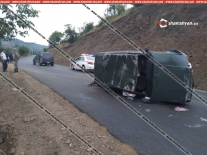 Սյունիքում բախվել են Nissan Pathfinder-ն ու ВАЗ 2107-ը. վերջինս կողաշրջվել է. կա վիրավոր