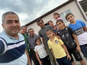 Նորաբնակ ընտանիքներից մեկը՝ 3 որդիների ու 2 դուստրերի հետ.Սամվել Մովսիսյան