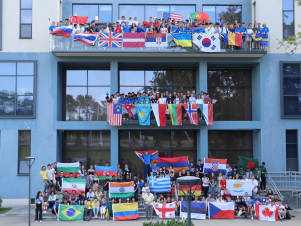 3 բրոնզե մեդալ՝ Աստղագիտության և աստղաֆիզիկայի միջազգային 15-րդ օլիմպիադայից