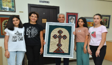 Աննա Հակոբյանը Թալինում այցելել է գեղարվեստի դպրոց և «Նավակ» մանկական զարգացման կենտրոն