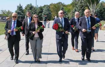 Կովկասյան բանակցությունների հարցերով ավագ խորհրդական դեսպանն այցելել է Ծիծեռնակաբերդ