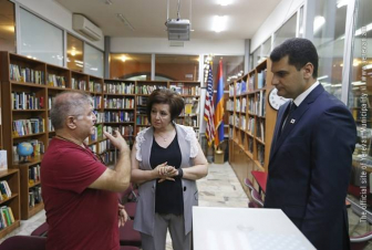 Միասնական էլեկտրոնային համակարգ՝ թվայնացված գրադարաններ. Երևանի քաղաքապետն այցելել է համայնքային գրադարաններ