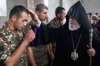 Ամենայն Հայոց Կաթողիկոսն ընդունեց ՀՀ ԶՈւ հոգևոր առաջնորդին