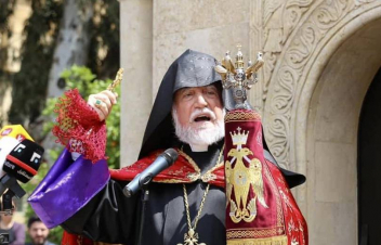 Ամեն ինչից վեր դասենք Հայաստանի և Արցախի փրկությունը, մի կողմ դնենք մեր ներքին հարցերը․ Արամ Ա կաթողիկոս