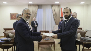 ԱԳ նախարարն ընդունել է Հայաստանում Իրանի դեսպանին ու նորանշանակ գլխավոր հյուպատոսին, ստացել վերջինիս արտոնագիրը