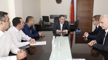 Կարեն Գիլոյանը Քշիշտոֆ Կրուզովսկու և Վիկ Դարչինյանի հետ քննարկել է ԿԱՊԿԱՈւ երեխաների սպորտով զբաղվելու խնդիրները
