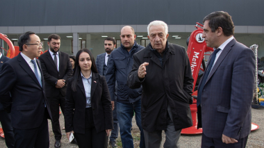 Չինաստանի դեսպանն այցելել է Վանաձորի «Չինվան» ընկերություն և Հովհաննես Թումանյանի տուն-թանգարան