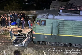 Քաղսի գյուղում էլեկտրաքարշը բախվել է ավտոմեքենային. կա տուժած