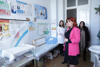 Շիրակի մարզպետն այցելել է Արթիկ համայնքի երկու բժշկական կենտրոններ 