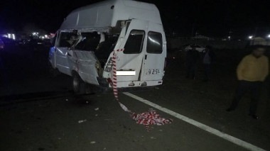 Բախվել են Երևան-Արմավիր-Քարակերտ երթուղին սպասարկող «Գազել»-ն ու բեռնատարը․ նախնական տվյալներով կա 4 զոհ