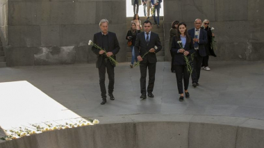 Օ Դը Սեն-ի նահանգային խորհրդի նախագահ Ժորժ Սիֆրեդի գլխավորած պատվիրակությունն այցելել է Ծիծեռնակաբերդի հուշահամալիր